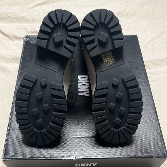 DKNY Womens Ivory Pull Tab Rick Round Toe Block Heel Slip On Leather Chelsea -6 - Picture 4 of 7